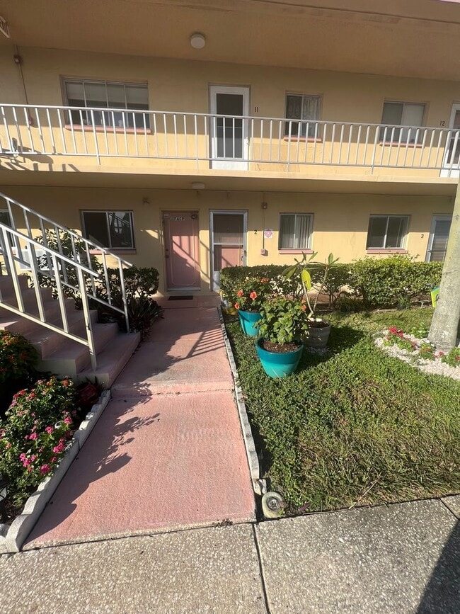 Building Photo - Cute Condo in Greenbriar Unit A-2