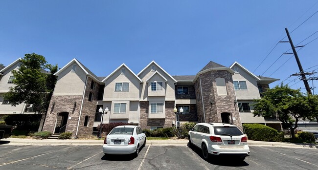 Building Photo - 1633 N Grandview Ln Rental