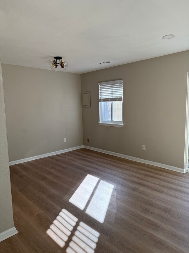 Photo - 3492 Woodburne Dr