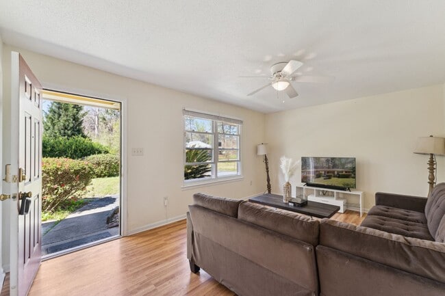 Photo - AVAILABLE NOW! (Pet Friendly)