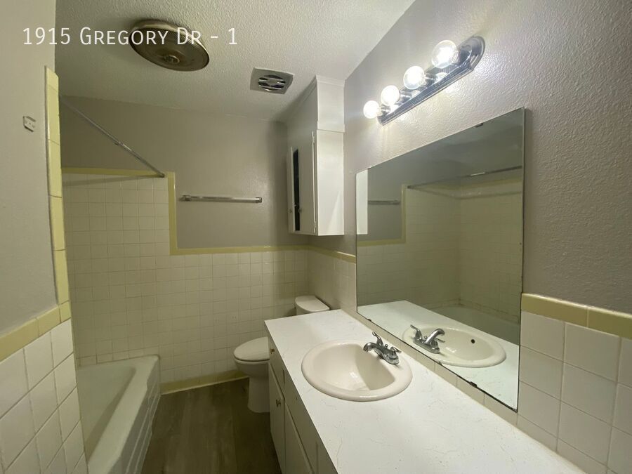 Photo - 1915 Gregory Dr Apartment Unit 1