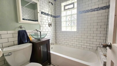 Charming 3-Bedroom Minneapolis Home with  Hardwood Floors & 2 Full Baths 11/1/2026