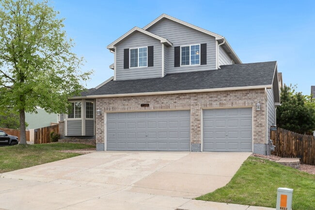 4-Bedroom Home with Main-Level Suite, Gran... - 4-Bedroom Home with Main-Level Suite, Gran...