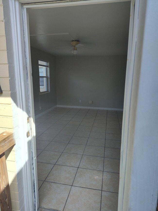 Photo - 318 N Oleander Ave