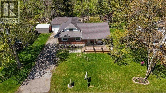 Photo - 2346 Sydenham Ave