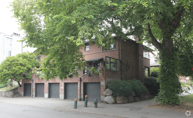 Building Photo - Boylston Court Rental