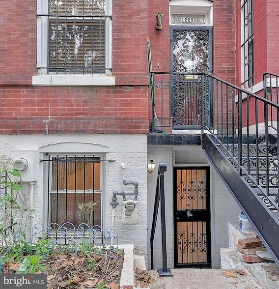 1209 I St SE