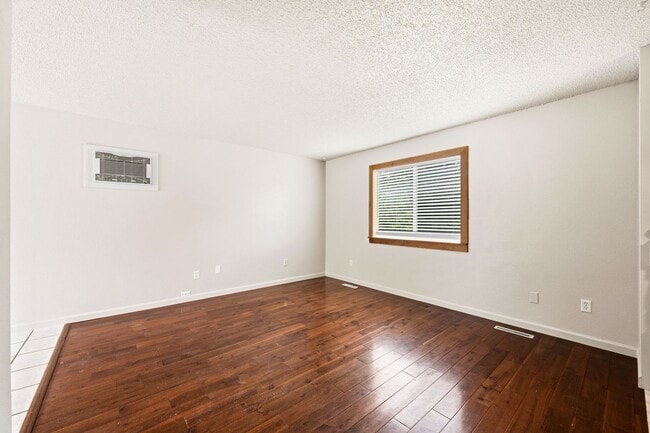 Photo - 3512 Post Rd
