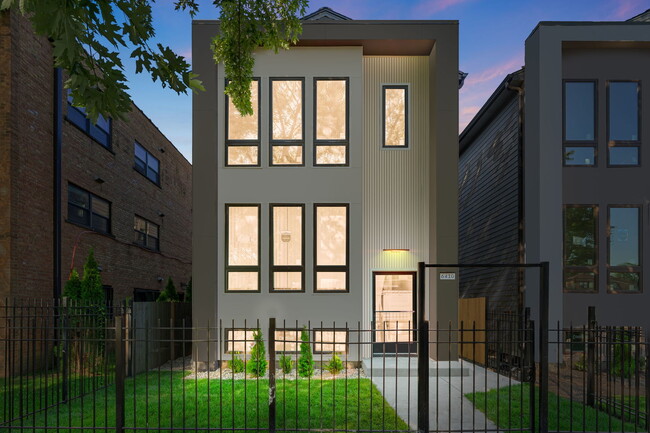 Building Photo - 6408 S Vernon Ave Unit 2