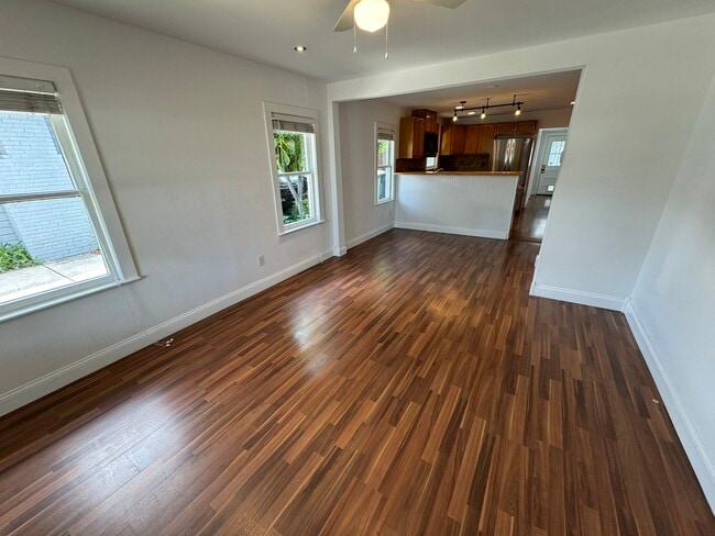 Photo - 212 W North Bay St