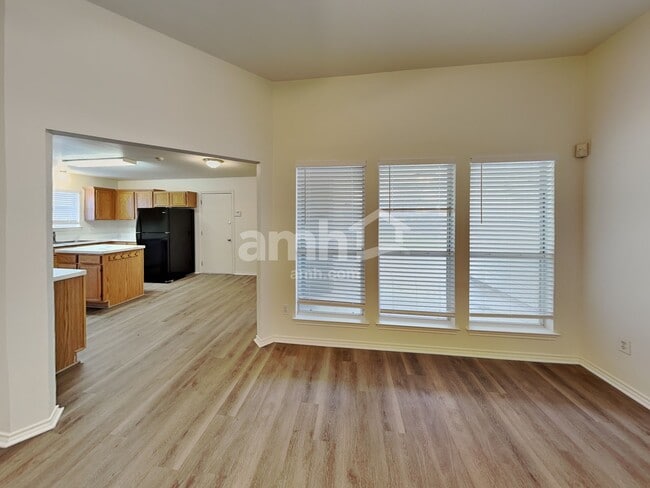 Photo - 901 Worden Dr