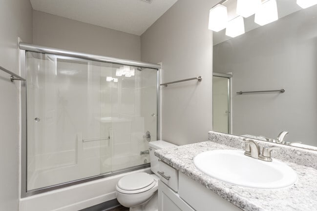 1BR Oxford - Bathroom