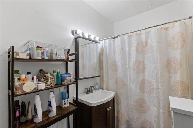 Photo - 3 bedroom in Chicago IL 60614 Unit 2