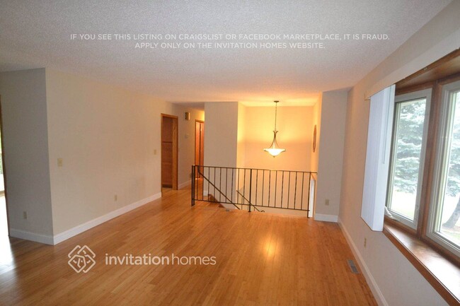 Photo - 7897 Kingsview Ln N