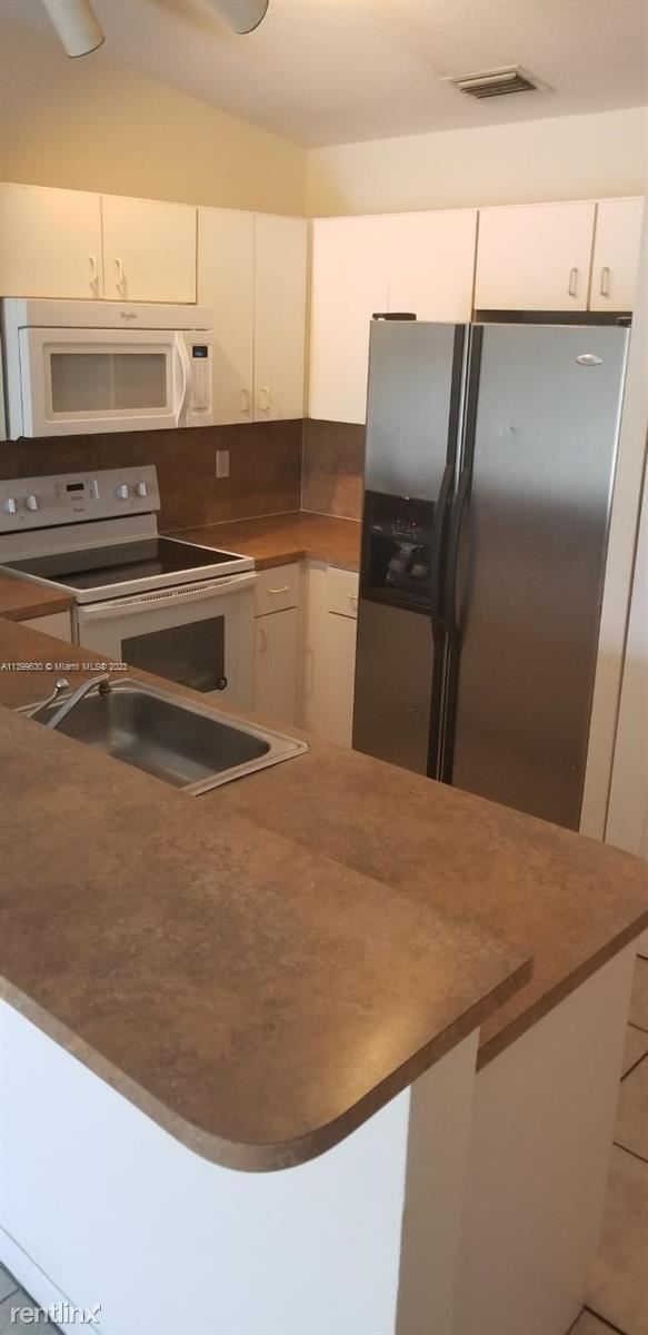 Photo - 3 br, 2 bath House - 11416 SW 17th Ct