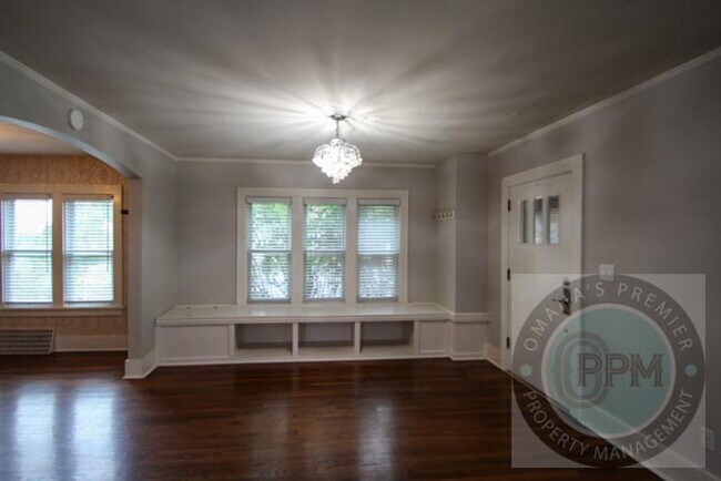 6011 Walnut St