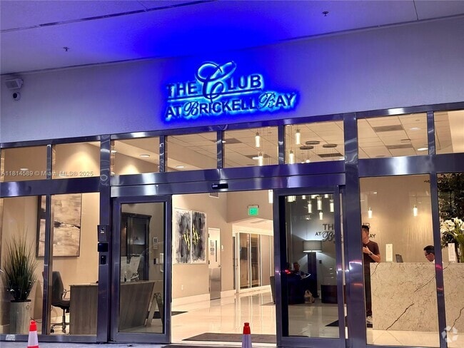 Building Photo - 1200 Brickell Bay Dr Unit 1617 Rental