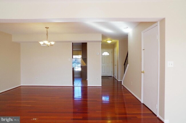 Photo - 4492 Ruggles Ct