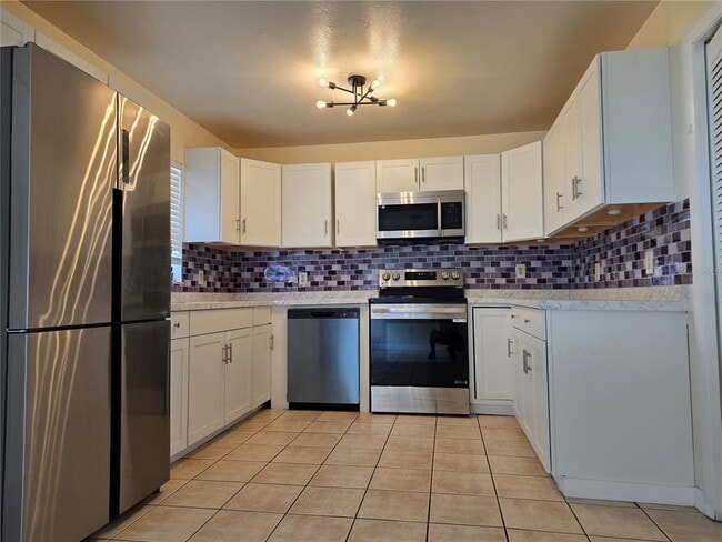 Photo - 415 Greenwich Ct