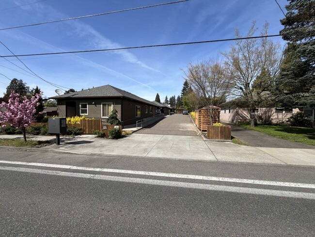 Building Photo - 13643 E Burnside St Unit 13651