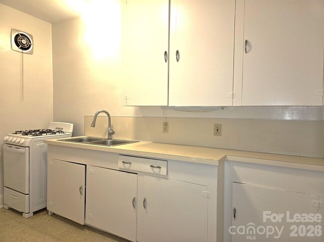 Photo - 523 Willoughby St Unit 1