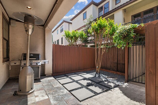 Photo - 3935 Gibson St