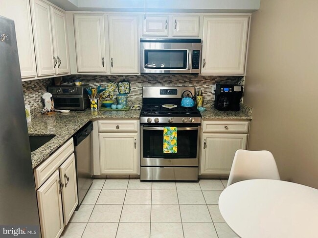 Photo - 60104 Delaire Landing Rd Unit 104