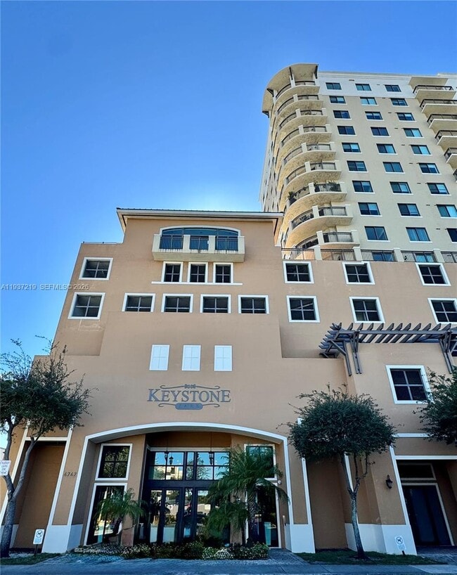 Building Photo - 4242 NW 2nd St Unit 713