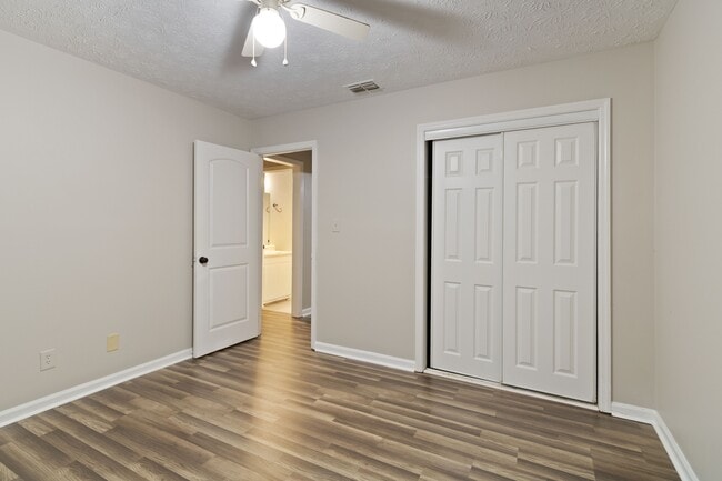 Building Photo - 235 Sunny Hills Dr