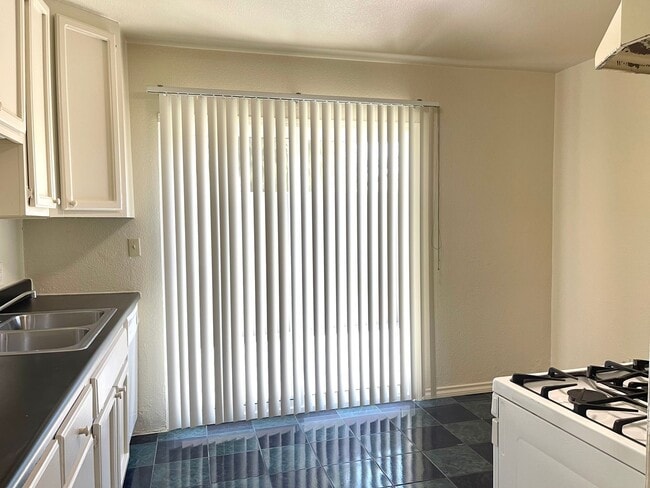 Photo - 10645-10645 Lind Ave Unit 10641