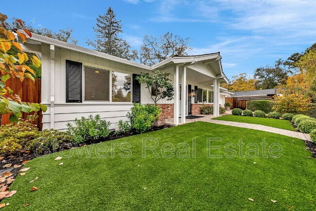 Photo - 627 N Silverado Dr