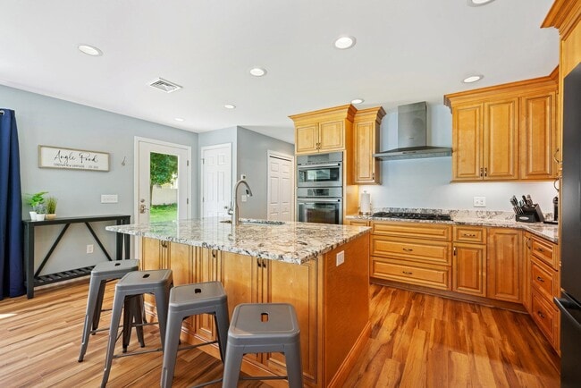 Photo - 4 W Shore Dr