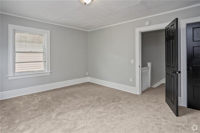 Building Photo - 117 Kenwood Ave Rental