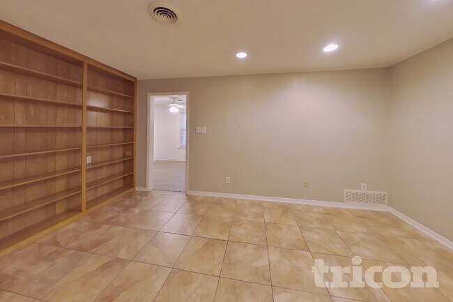 Photo - 908 Hilton Pl