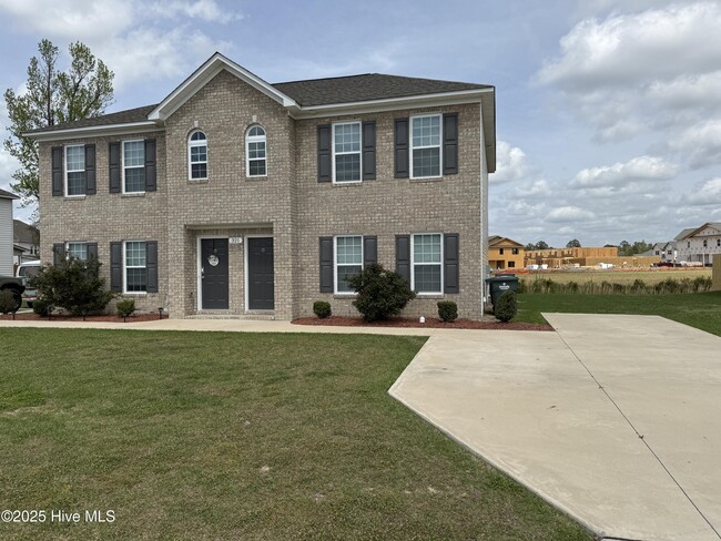Building Photo - 321 S Pointe Dr Rental