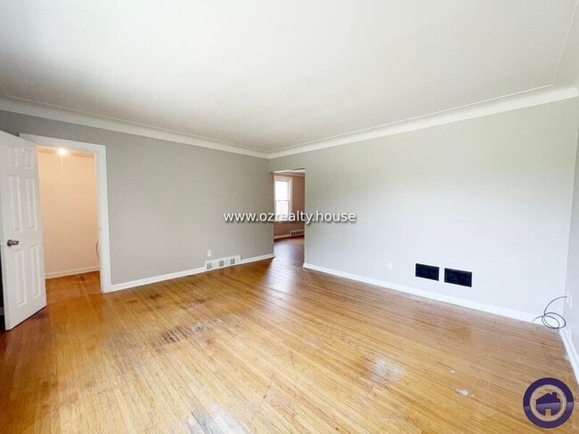 Photo - 837 Colburn St