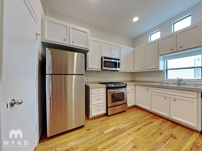 Photo - 648 Westcross St