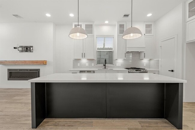 Photo - 508 W Donovan St Condo Unit F