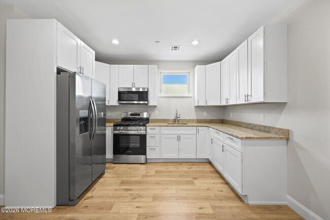 Photo - 207 Main St Unidad D