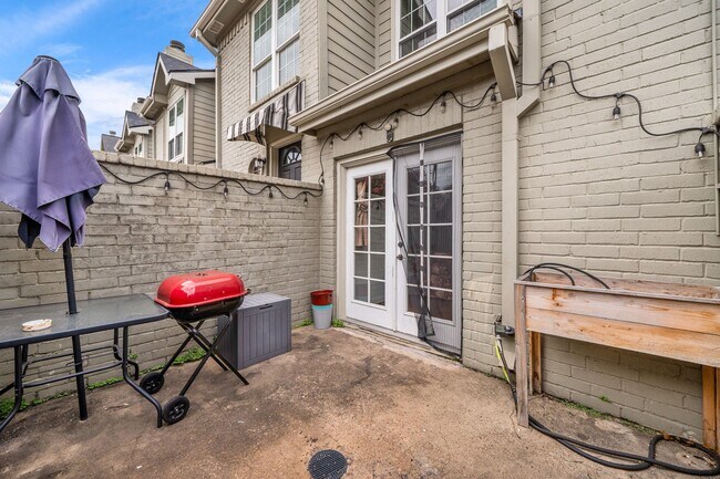 Building Photo - 612 Fargo St Unit 612