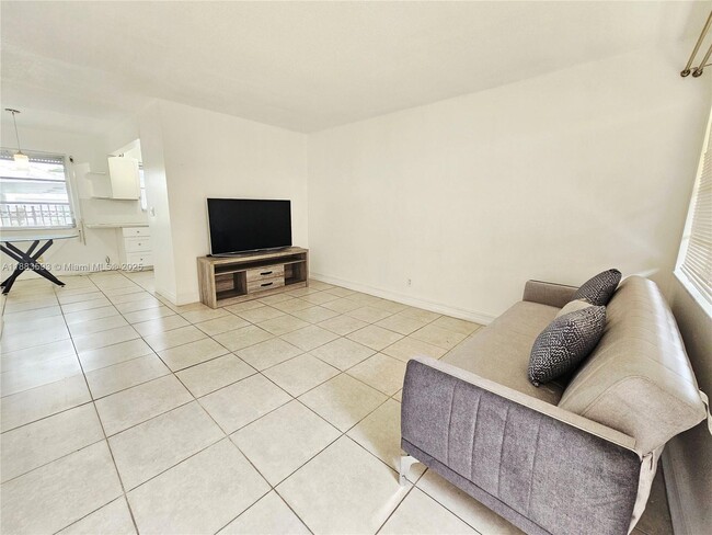 Photo - 2840 Taylor St Unit 9