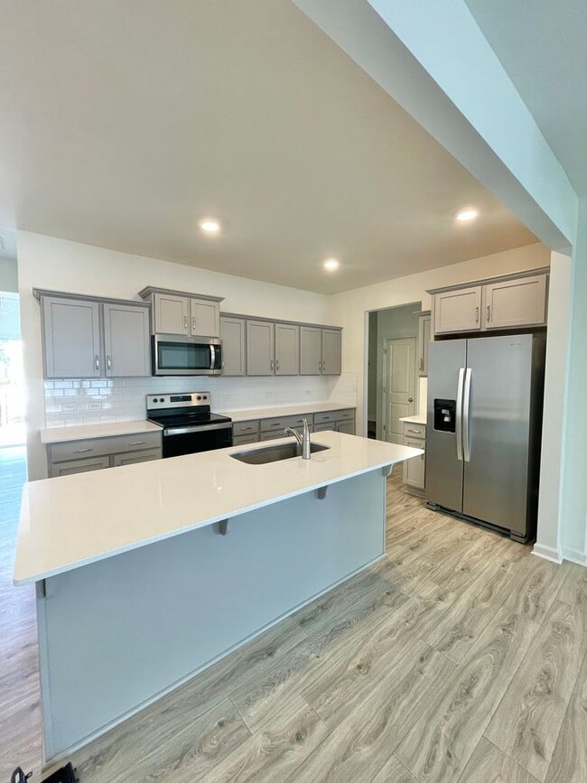 104 Lorcan Ln