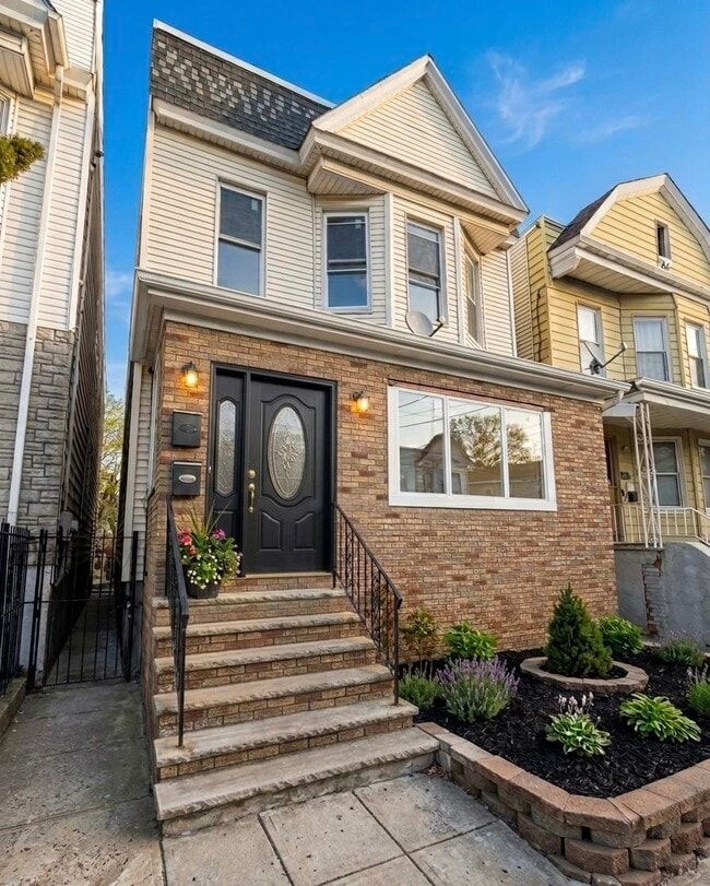 132 Bayview Ave