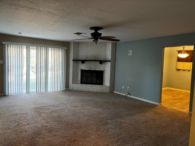 Photo - 835 Chatwood Dr