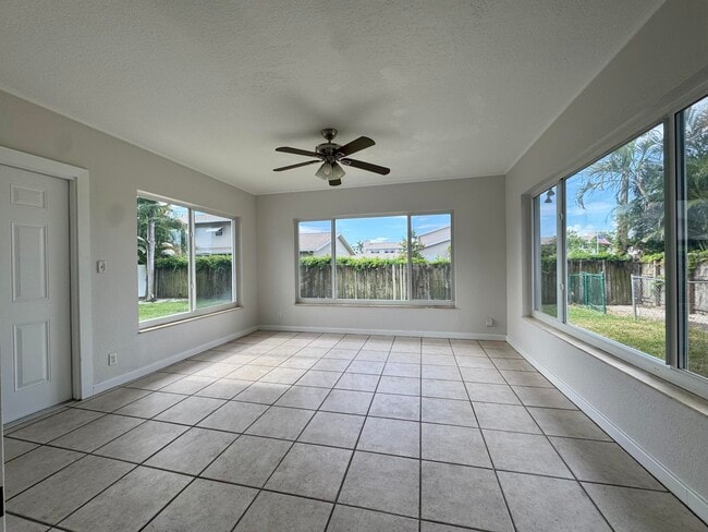 Photo - 924 SE 8th Ct