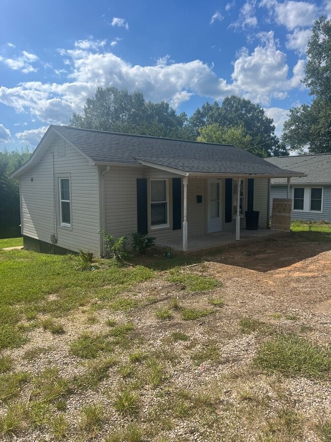 Building Photo - 911 Haley St Rental