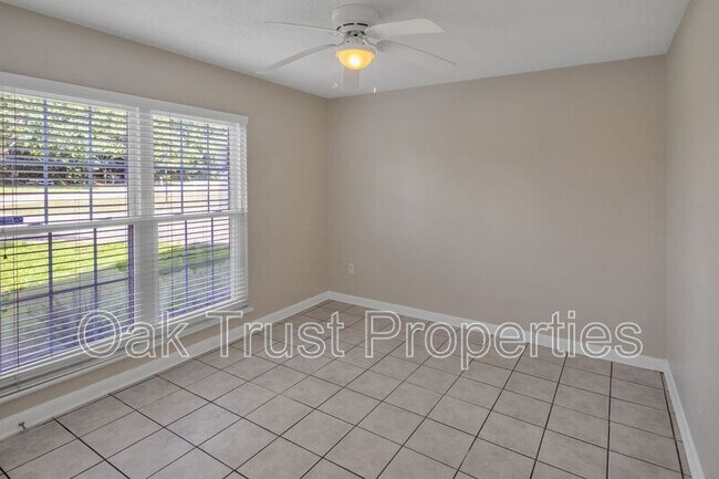 Photo - 874 Colony Dr