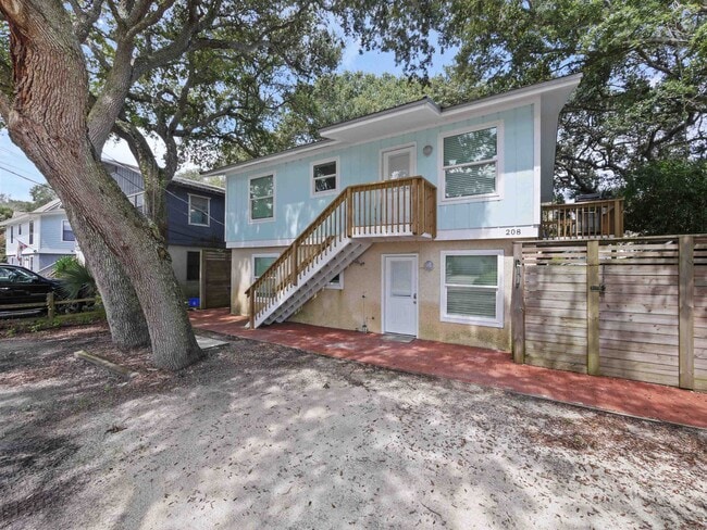 Building Photo - 208 A St Rental