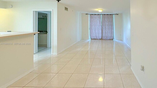 Photo - 677 SW 111th Ave Unidad 204