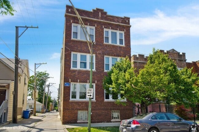 Building Photo - 4814 N Rockwell St Unit 2R Rental